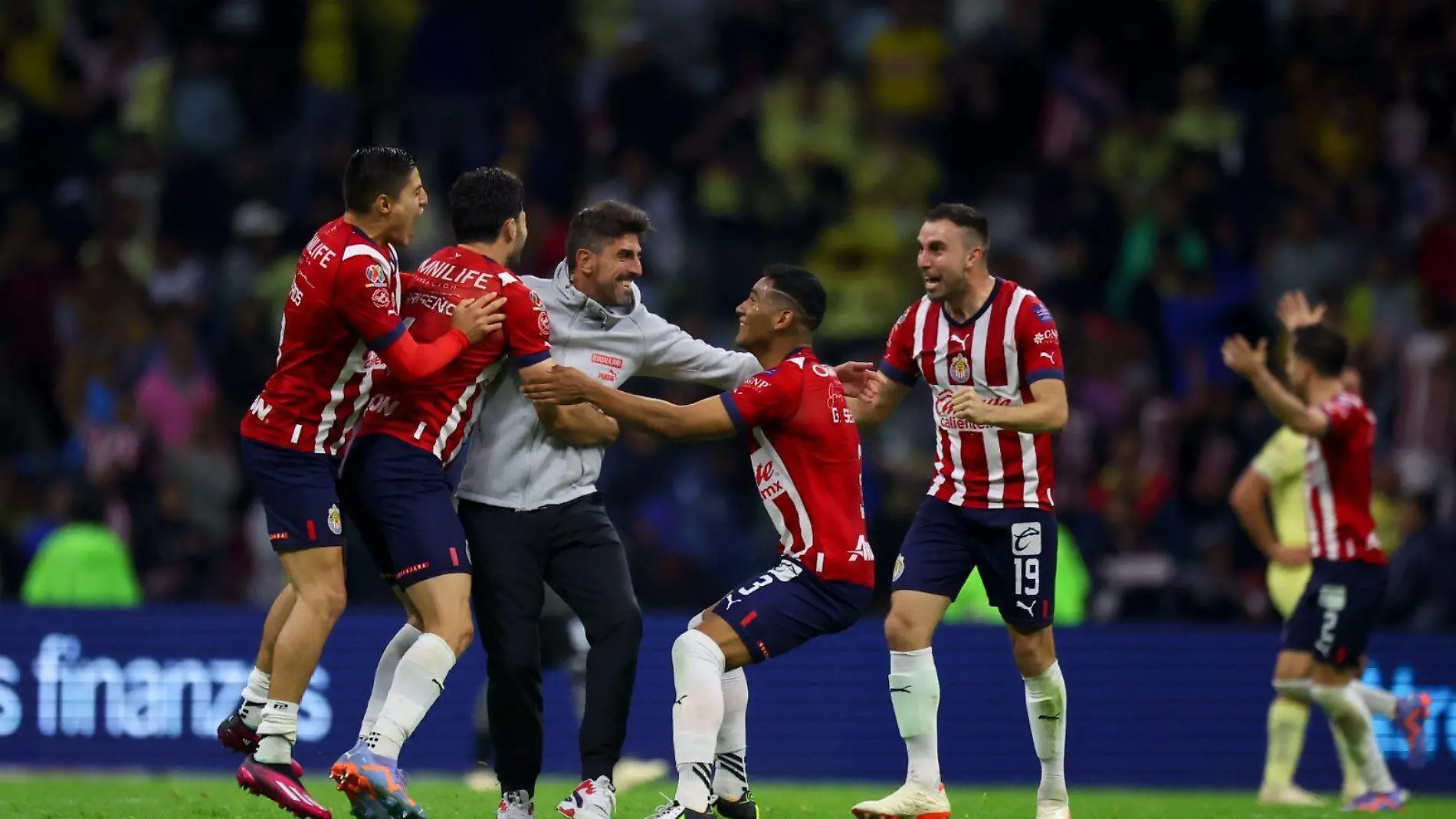 Jugadores de Chivas y su DT